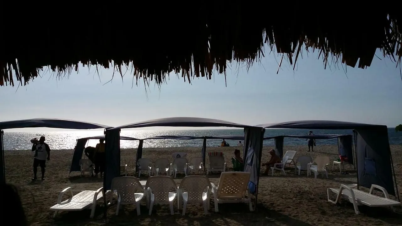 Apartamento Rodadero Sur Playa privada y zonas sociales excelentes Santa Marta  Colombia
